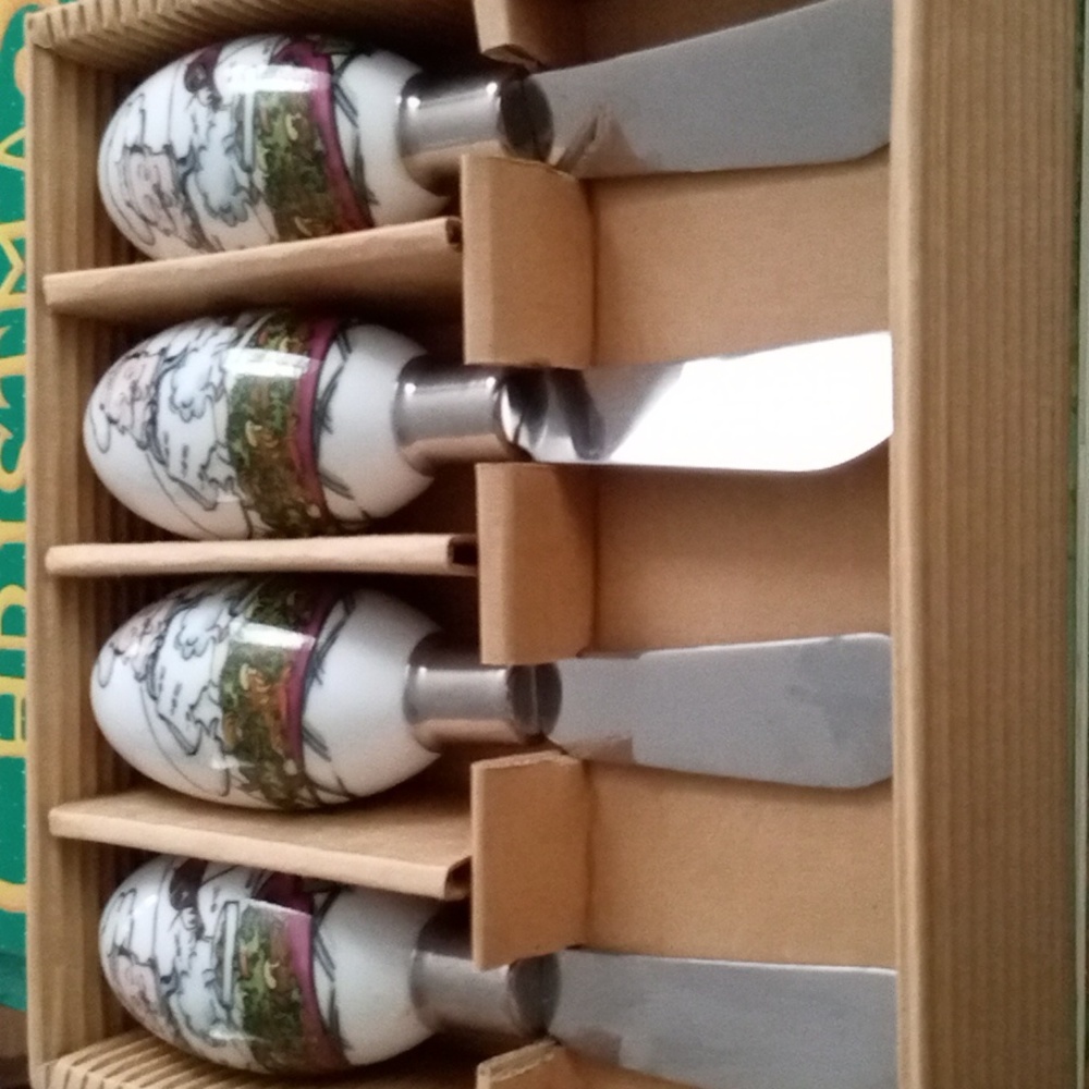 Set of 4 Chef Cheese Spreaders Knives